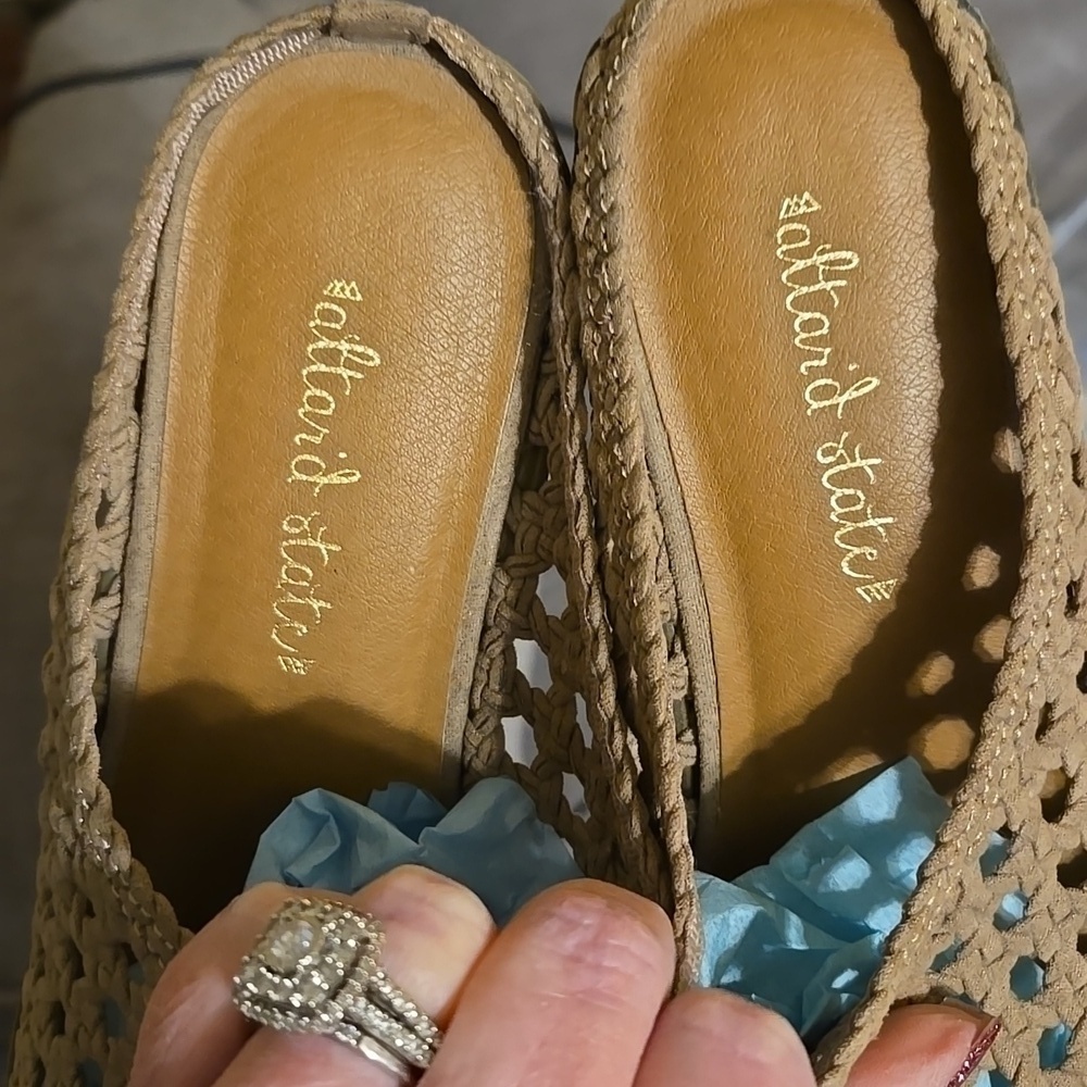 Altar'd State Woven Mules Tan Taupe Karla 7.5 Excellent Preowned Condition - Picture 6 of 6